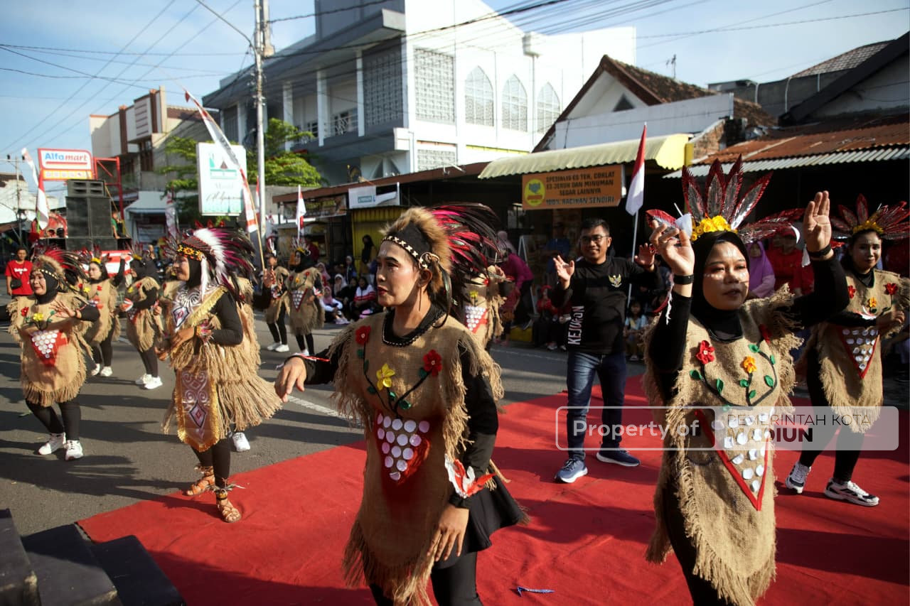 Pawai Budaya Kelurahan Kejuron Semarak, Wali Kota Maidi Tekankan Kekompakan sebagai Kekuatan Kota Pendekar