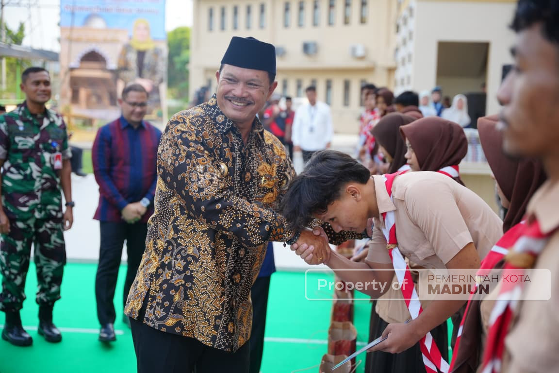 Gubernur Khofifah Resmikan Masjid Baitus Sholihin SMAN 3 Taruna Angkasa Madiun