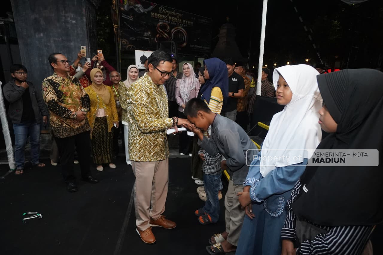 Hadiri Puncak Bersih Desa Madiun Lor, Plt Wali Kota Apresiasi Kreativitas Warga