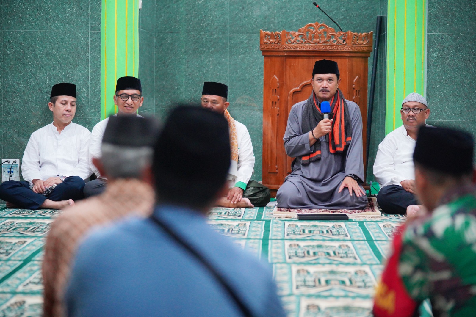 Salat Isya dan Tarawih Safari Ramadan di Masjid Al Ifaqoh, Wali Kota Ajak Warga Tingkatkan Ibadah