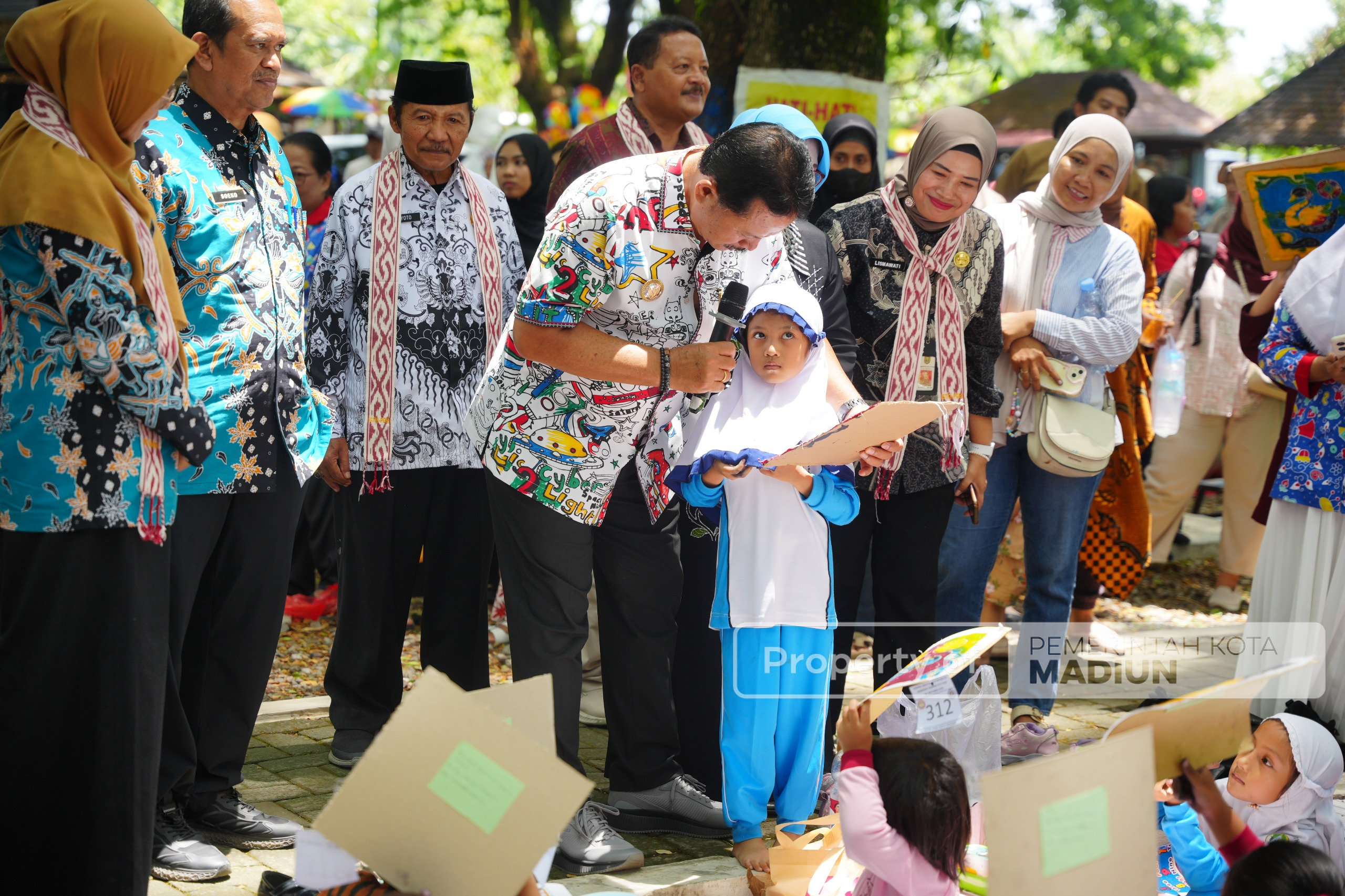 Ratusan Anak TK di Madiun Belajar Membatik, Wali Kota: Potensinya Luar Biasa