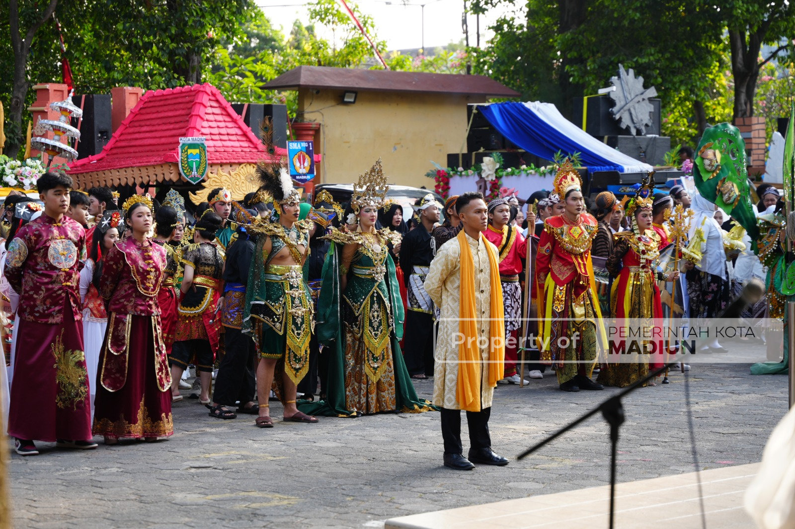Berangkatkan Pawai Budaya HUT ke-79 Smasa, Wali Kota: Sekolah Ini Kualitasnya Juga Harus Nomor Satu