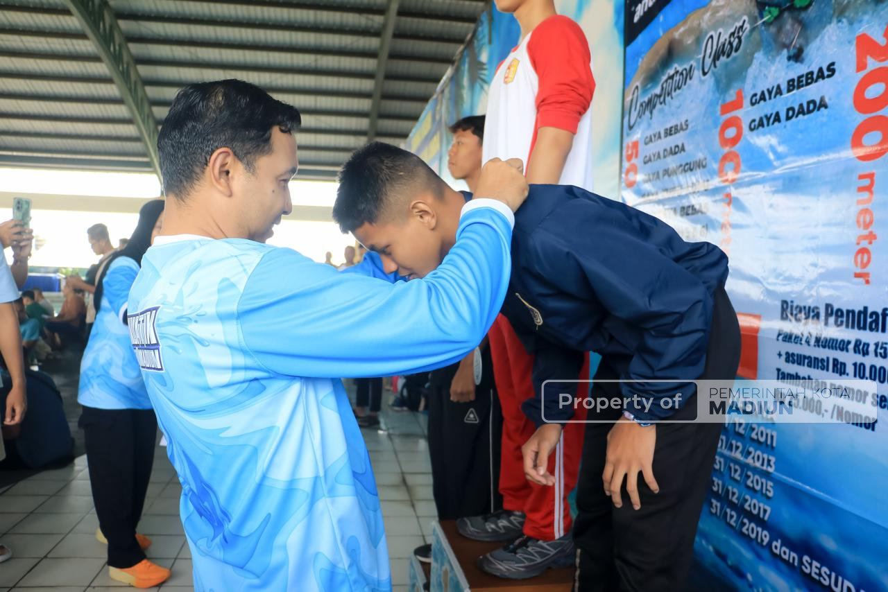 Buka Kejuaraan Renang 2025, Wali Kota Maidi Dorong Pembinaan Atlet Sejak Dini