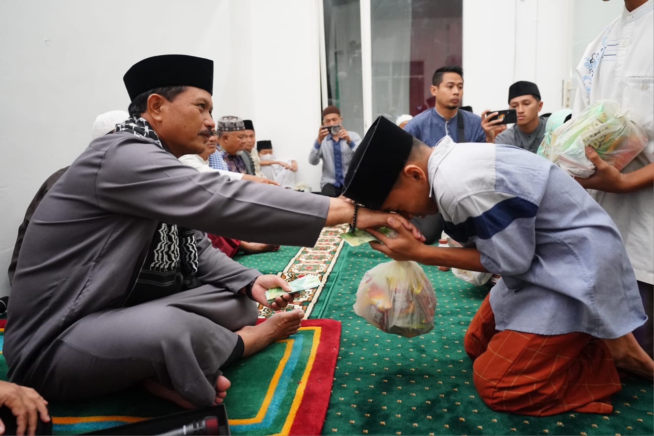 Safari Ramadan di Masjid Ar-Raudhah, Wali Kota Salurkan Bantuan Sampai Sosialisasikan Persiapan Lebaran
