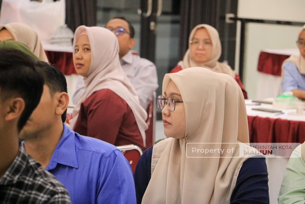 Evaluasi Capaian Kinerja Dispendukcapil, Wali Kota Madiun Tekankan Pentingnya Pelayanan Publik