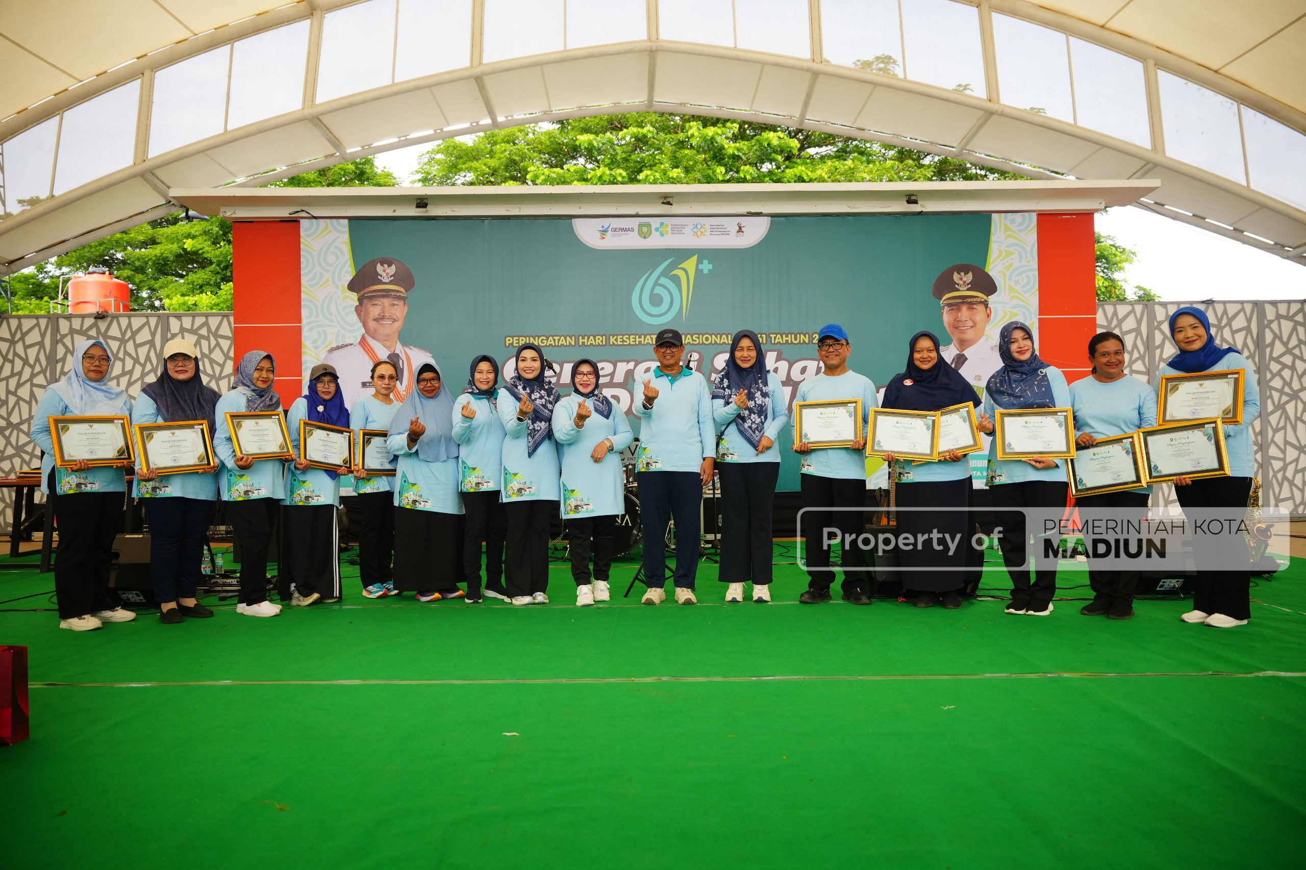 Peringatan HKN ke-61, Sekda Kota Madiun Pimpin Jalan Sehat dan Tekankan Pentingnya Generasi Sehat