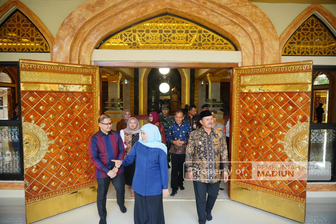 Gubernur Khofifah Resmikan Masjid Baitus Sholihin SMAN 3 Taruna Angkasa Madiun